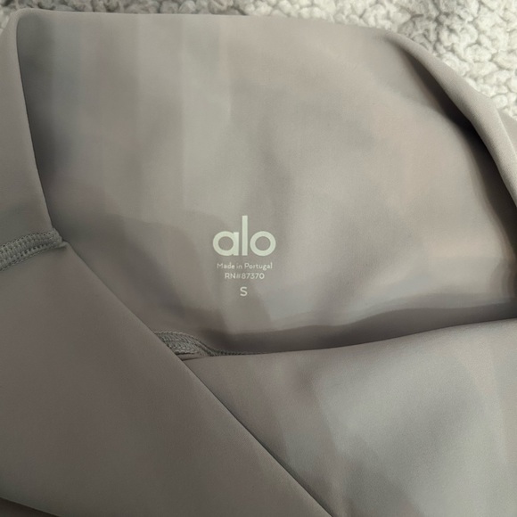 Alo Yoga Women’s High Waisted Ripped grey color Warrior Leggings Size Small - Picture 6 of 6